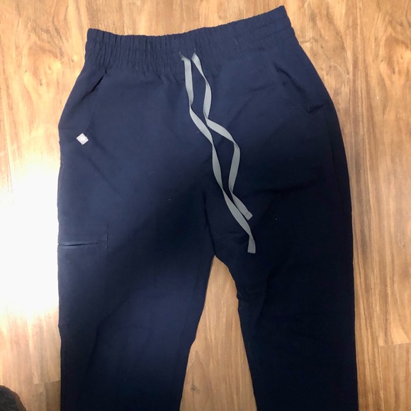 Small navy Figs Jogger Set - Picture 7 of 7